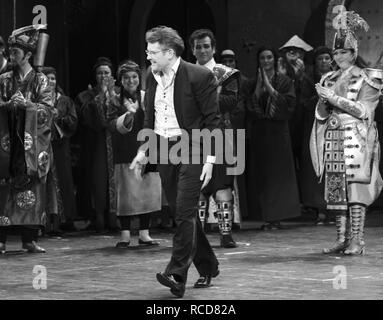 Airat Ichmouratov nach Leistung der Turandot in Tatarstan Staatlichen Akademischen Theater für Oper und Ballett, Kazan, Russland vom 28. November 2012. Stockfoto