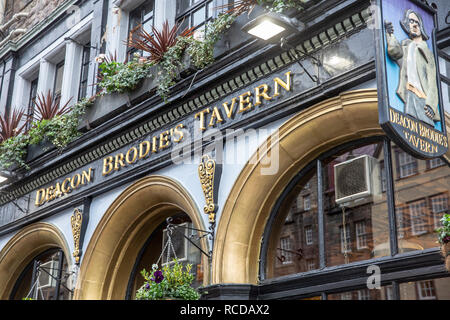 Deacon Brodies Taverne Pub an der Royal Mile im Stadtzentrum von Edinburgh, Schottland, Großbritannien Stockfoto