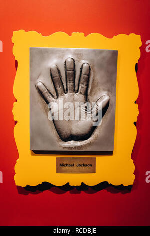 Amsterdam, Niederlande - 5 September, 2017: Michael Jackson Hand, Madame Tussauds Museum in Amsterdam. Marie Tussaud wurde als Marie Grosholtz in 17 geboren Stockfoto