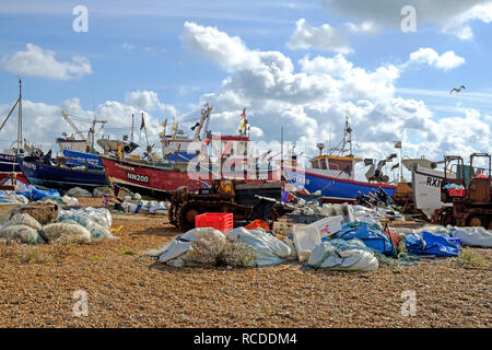 Hastings Altstadt Stade Fischerboot am Strand. Hastings hat eine der größten Strand - gestartet Fischereiflotten in Europa Stockfoto