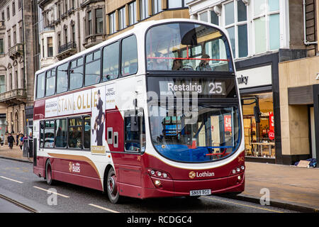 Edinburgh Double Decker Bus entlang der Princes Street in der Stadt von Edinburgh, Edinburgh, Schottland Stockfoto