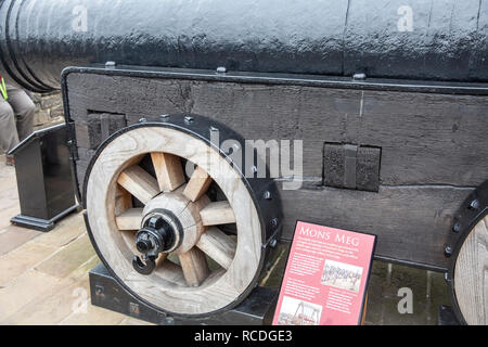 Mons Meg ist eine mittelalterliche bombardieren in der Sammlung des Royal Armouries und Schloss Edinburgh in Schottland Stockfoto