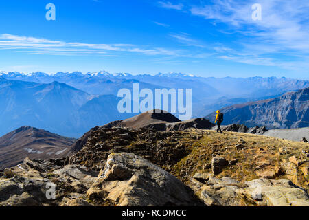 Frau Wandern auf den 3000m hohen torrenthorn, Schweiz/Europa Stockfoto