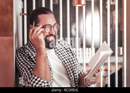 Thema Denken auf eine neuartige Idee für sein Buch inspiriert Stockfoto