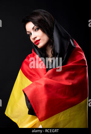 Trauernde Germanium, deckt eine junge deutsche Frau ihr Gesicht hand Stockfoto