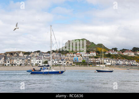 Blick über den Fluss Conwy, Deganwy im Norden von Wales. Stockfoto