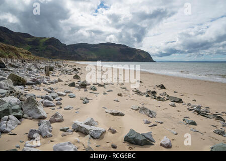 Conwy Morfa, einem Sandstrand an der Küste von North Wales. Blick auf Penmaen-Bach. Stockfoto