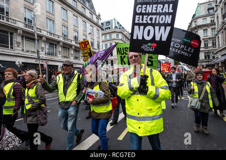 Großbritannien ist gebrochen Anti-Brexit März durch die Völker Versammlung organisiert durch London marschierten die Forderung nach einer allgemeinen Wahl. Protest gegen die britische Regierung und ein Ende der Rassismus und Sparmaßnahmen. Jan 12 2019 Stockfoto