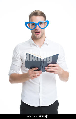 Bärtiger Mann. Bildung Konzept. Mann in Gläser roten Buch. Business Training. zurück zur Schule. Männliche Mode. Geschäftsmann. Mode Porträt des Menschen. erste Informationen. Multitasking. Stockfoto