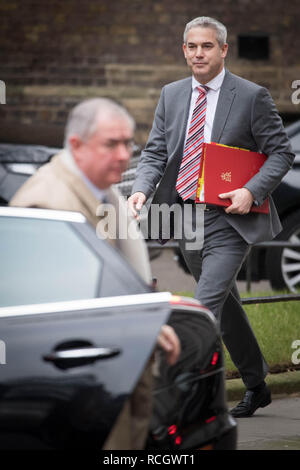 Brexit Sekretär, Stephen Barclay und Chief Whip Julian Smith (links), Ankunft in Downing Street, London, für eine Sitzung des Kabinetts, vor dem Unterhaus Abstimmung über des Ministerpräsidenten Brexit beschäftigen. Stockfoto