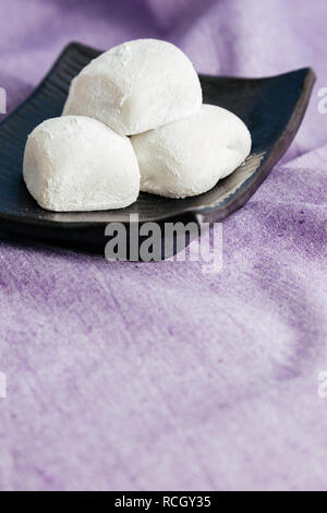 Traditionelle japanische Dessert rote Bohne mochi, klebrigen Reis Kuchen Stockfoto