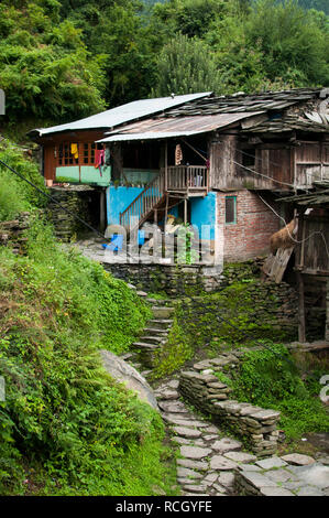 Manali, Himachal Pradesh/Indien - 12. August 2011: Ein traditionelles Haus in Manali, Indien. Stockfoto