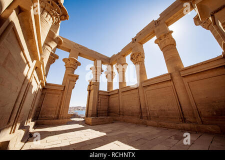 Innenseite des Trajan Tempel von Philae in Ägypten Assuan auf See Nasser Stockfoto