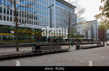 Eine allgemeine Ansicht der Petersplatz Metrolink stop in Manchester. Stockfoto