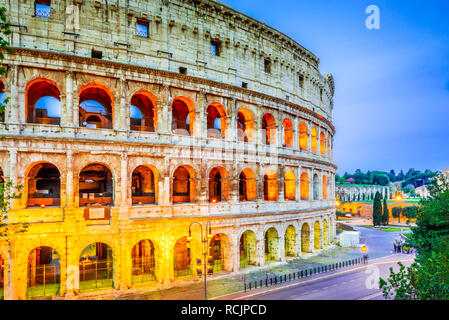 Rom, Italien. Kolosseum, Kolosseum oder Coloseo, Flavian Amphitheater größte jemals gebaut Symbol der alten Roma-Stadt im römischen Reich. Stockfoto