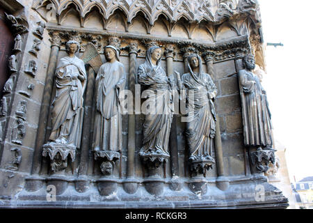 Reims, Frankreich. Der lächelnde Engel (l'Ange au Sourire), eine berühmte Skulptur der Kathedrale Unserer Lieben Frau (Cathedrale Notre Dame) Stockfoto