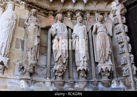 Reims, Frankreich. Der lächelnde Engel (l'Ange au Sourire), eine berühmte Skulptur der Kathedrale Unserer Lieben Frau (Cathedrale Notre Dame) Stockfoto