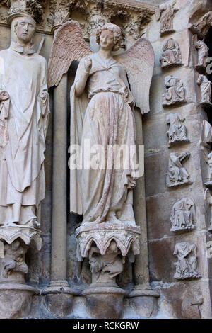 Reims, Frankreich. Der lächelnde Engel (l'Ange au Sourire), eine berühmte Skulptur der Kathedrale Unserer Lieben Frau (Cathedrale Notre Dame) Stockfoto