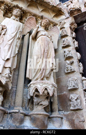 Reims, Frankreich. Der lächelnde Engel (l'Ange au Sourire), eine berühmte Skulptur der Kathedrale Unserer Lieben Frau (Cathedrale Notre Dame) Stockfoto