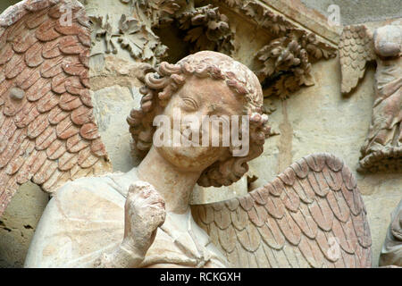 Reims, Frankreich. Der lächelnde Engel (l'Ange au Sourire), eine berühmte Skulptur der Kathedrale Unserer Lieben Frau (Cathedrale Notre Dame) Stockfoto