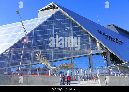 Blick auf die Mercedes-Benz-Stadion, ein multi-purpose Sports Arena in Atlanta, Georgia, der Heimat der Atlanta Falcons, Wirt des NFL Superbowl LIII 53 Stockfoto