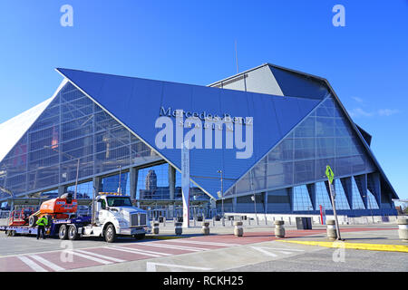 Blick auf die Mercedes-Benz-Stadion, ein multi-purpose Sports Arena in Atlanta, Georgia, der Heimat der Atlanta Falcons, Wirt des NFL Superbowl LIII 53 Stockfoto