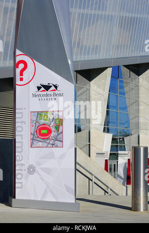 Blick auf die Mercedes-Benz-Stadion, ein multi-purpose Sports Arena in Atlanta, Georgia, der Heimat der Atlanta Falcons, Wirt des NFL Superbowl LIII 53 Stockfoto