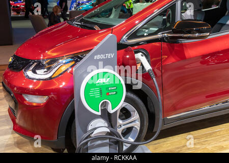 Detroit, Michigan - der Chevrolet Bolzen Elektroauto auf dem Display auf der North American International Auto Show. Stockfoto