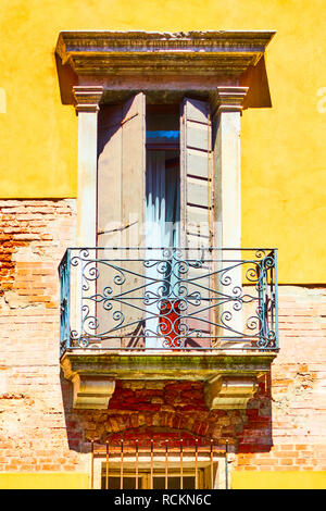 Alten venezianischen Balkon - architektonisches Detail close-up, Venedig, I5taly Stockfoto