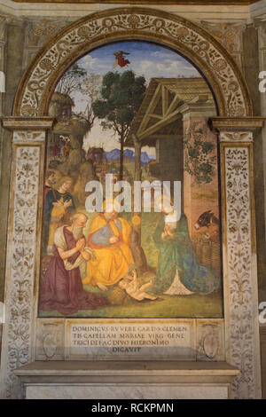 Die Anbetung des Kindes mit St. Jerome - Krippe (von Pinturicchio, 1490) - Della Rovere Kapelle, Santa Maria del Popolo - Rom Stockfoto
