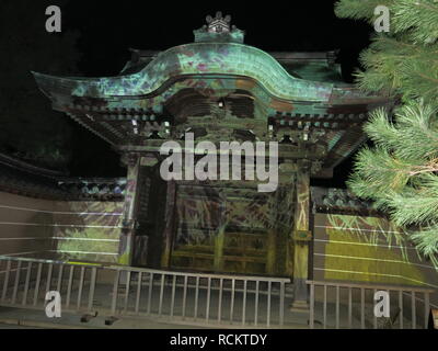 Beleuchteten Tempel Gebäude als Teil der Herbst Illuminationen in Kodaiji Tempel, Oktober 2018 Stockfoto