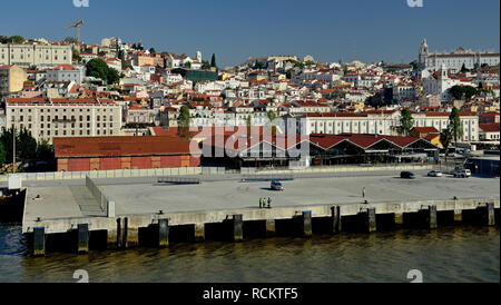 Die Cruise Ship Terminal auf dem Fluss Tejo in Lissabon. Stockfoto