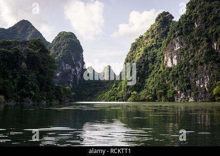 Karst Peaks in Trang eine Landschaft Komplex, UNESCO-Weltkulturerbe, Provinz Ninh Binh, Vietnam Stockfoto