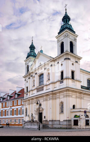 Warszawa, Masowien/Polen - 2018/12/15: Die barocke katholische Heilig-Geist-Kirche am Freta Straße in der historischen Altstadt von Warschau Stockfoto