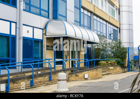 Die Bewohner von Northpoint in Bromley sehen sich mit hohen Kosten für die Entfernung der ACM-Verkleidung (Aluminiumverbundmaterial) konfrontiert, die zum Brand des Grenfell Tower beigetragen haben. Stockfoto