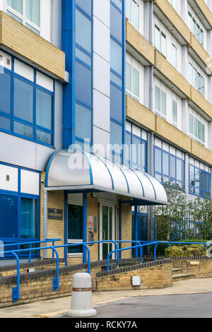 Die Bewohner von Northpoint in Bromley sehen sich mit hohen Kosten für die Entfernung der ACM-Verkleidung (Aluminiumverbundmaterial) konfrontiert, die zum Brand des Grenfell Tower beigetragen haben. Stockfoto