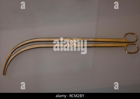 Mittelalterliche medizinische Werkzeuge, Detail von Vintage Chirurg Tools auf einem Tisch Stockfoto