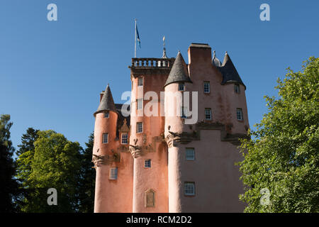 Craigievar Castle (rosa harled Fassade). Exzellentes Beispiel der ursprünglichen schottischen fürstlichen Architektur, es war im Jahre 1626 durch die Aberdonia abgeschlossen Stockfoto