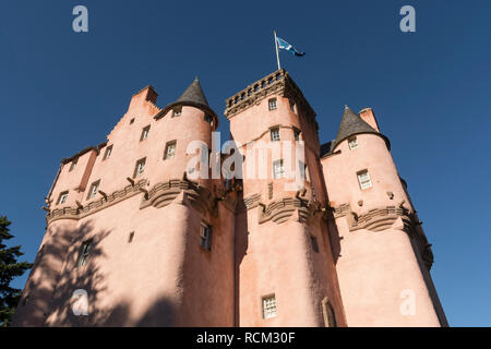 Craigievar Castle (rosa harled Fassade). Exzellentes Beispiel der ursprünglichen schottischen fürstlichen Architektur, es war im Jahre 1626 durch die Aberdonia abgeschlossen Stockfoto