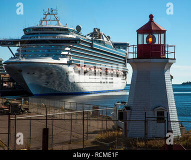 Die Saint John Coast Guard Base Leuchtturm wurde 1985 erbaut, ist aber mit einer Laterne 1911 von Grindstone Island und ein vierter Ordnung Fresnel Linse ausgestattet. Stockfoto