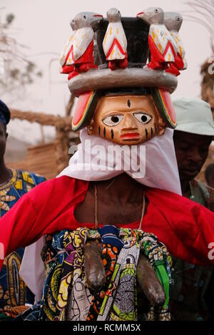 Gélédé Festival in Ketou, einem maskierten Festival mit Tänzen von der Yoruba. Stockfoto