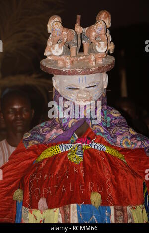 Gélédé Festival in Ketou, einem maskierten Festival mit Tänzen von der Yoruba. Stockfoto