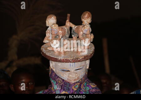 Gélédé Festival in Ketou, einem maskierten Festival mit Tänzen von der Yoruba. Stockfoto