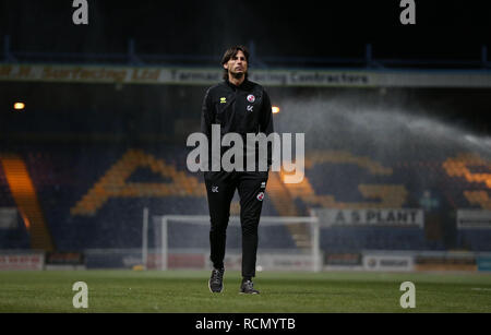 Mansfield, Großbritannien. 15 Jan, 2019. Crawley Manager Gabriele Cioffi kommt für die EFL-Liga 2 Übereinstimmung zwischen Mansfield Town und Crawley Town an der ein Anruf Stadion in Mansfield. 15. Januar 2019. Redaktionelle Verwendung. Keine Verwendung mit nicht autorisierten Audio-, Video-, Daten-, Spielpläne, Verein/liga Logos oder "live" Dienstleistungen. On-line-in-Match mit 120 Bildern beschränkt, kein Video-Emulation. Keine Verwendung in Wetten, Spiele oder einzelne Verein/Liga/player Publikationen. Credit: James Boardman/Alamy leben Nachrichten Stockfoto