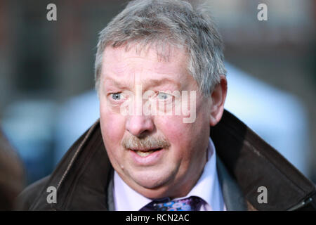 Westminster, London, UK, 15. Jan 2019. Sammy Wilson, MP, Democratic Unionist Party (DUP). Politiker in College Green, Westminster und um die Häuser des Parlaments, der auf den Tag der entscheidenden Abstimmung über Theresa's kann Brexit beschäftigen. Credit: Imageplotter Nachrichten und Sport/Alamy leben Nachrichten Stockfoto