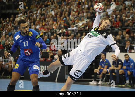 Berlin, Deutschland. 15. Jan 2019. Hendrik Pekeler (Deutschland) und Adrien Dipanda (Frankreich) während der IHF Männer Wm 2019: Gruppe A handball Match zwischen Deutschland und Frankreich am 15. Januar 2019 in der Mercedes-Benz Arena in Berlin, Deutschland - Foto Laurent Lairys/DPPI Credit: Laurent Lairys/Agence Locevaphotos/Alamy leben Nachrichten Stockfoto