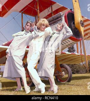 Datei. 15 Jan, 2019. Legendären Broadway star Carol Channing ist gestorben, ihr Publizist, Harlan Boll, CNN erklärt am Dienstag. Sie war 97. Im Bild: (L-R) Julie Andrews, Carol Channing, und Mary Tyler Moore in einer Werbung noch aus dem Film 1967 "Modern Millie." Quelle: Globus Fotos/ZUMAPRESS.com/Alamy leben Nachrichten Stockfoto