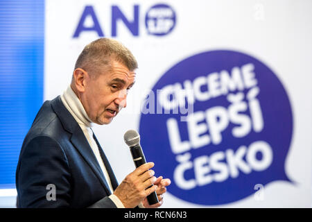 Hradec Kralove, Tschechische Republik. 15 Sep, 2017. Andrej Babis spricht vor dem Logo der Bewegung ANO 2011. Quelle: David Tanecek/CTK Photo/Alamy leben Nachrichten Stockfoto