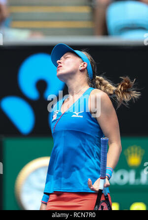 Melbourne, Australien. 16 Jan, 2018. Johanna Larsson Schweden reagiert während der zweiten Runde Frauen singles Match gegen Caroline Wozniacki aus Dänemark bei den Australian Open in Melbourne, Australien, Jan. 16, 2018. Credit: Bai Xuefei/Xinhua/Alamy leben Nachrichten Stockfoto