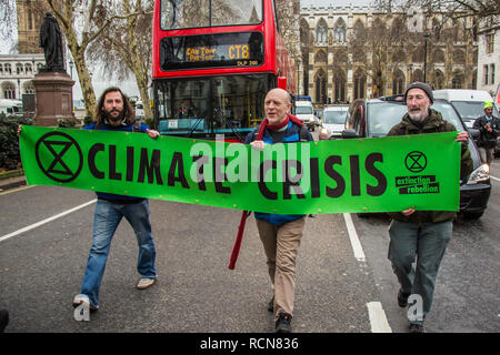 London, Großbritannien. 15 Jan, 2019. Klima Demonstranten aus "London Erde Strike' im Parlament Platz sammelte Regierung Politik Klimawandel umzukehren zu verlangen. Quelle: David Rowe/Alamy leben Nachrichten Stockfoto